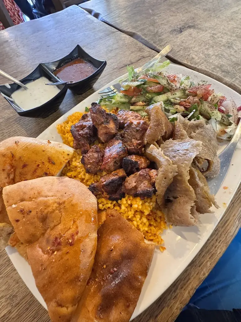 Dere Mangal_Farnham Royal_slider_image_3