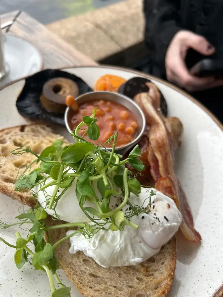 Maximilian Greenwood_The River Terrace_Fenstanton_review