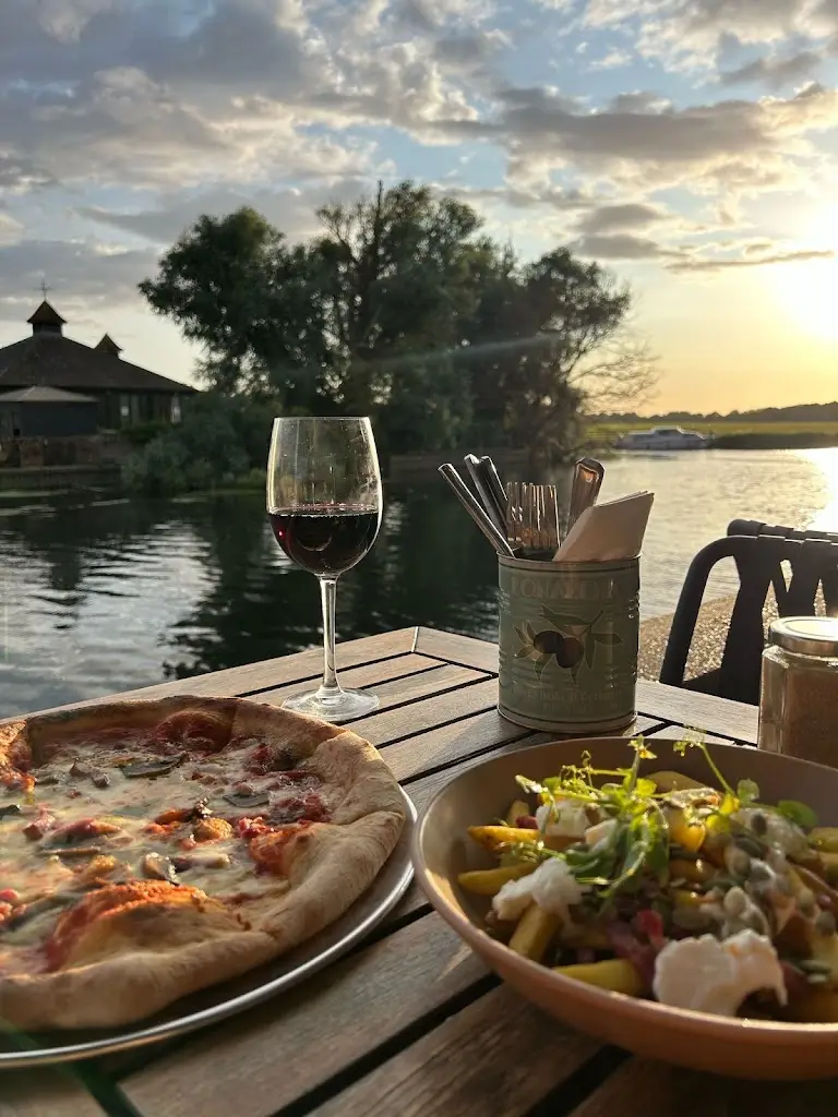 The River Terrace_Fenstanton_slider_image_2