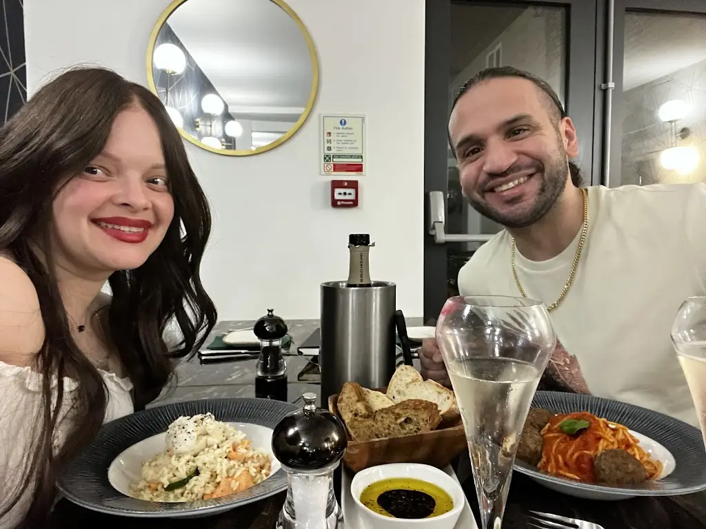 Veronica Vega_Di Rita's at No 2 - The Old Bank_Fenstanton_review