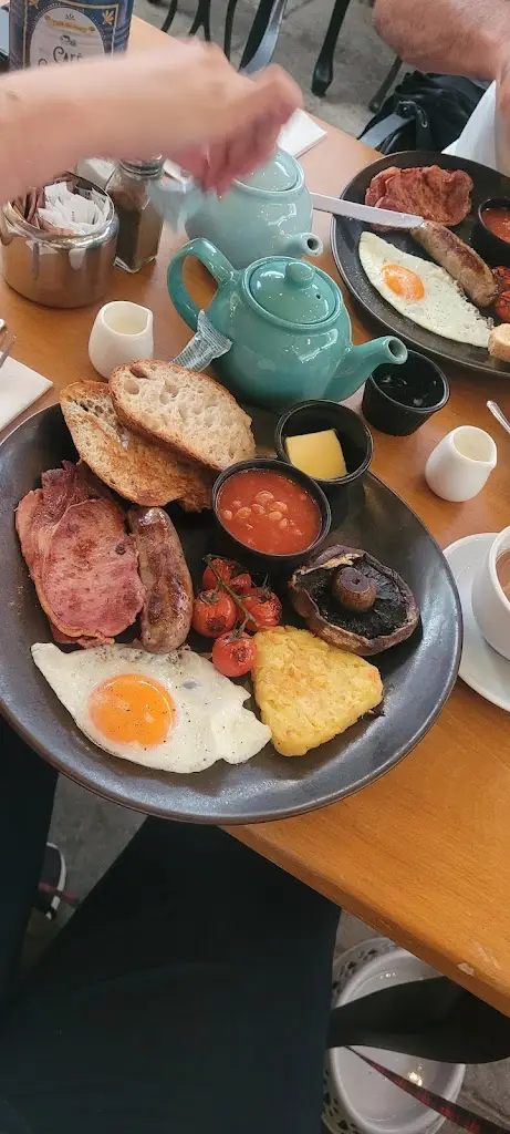 Julia Louise Johnson_Cosgroves_Faversham_recensione