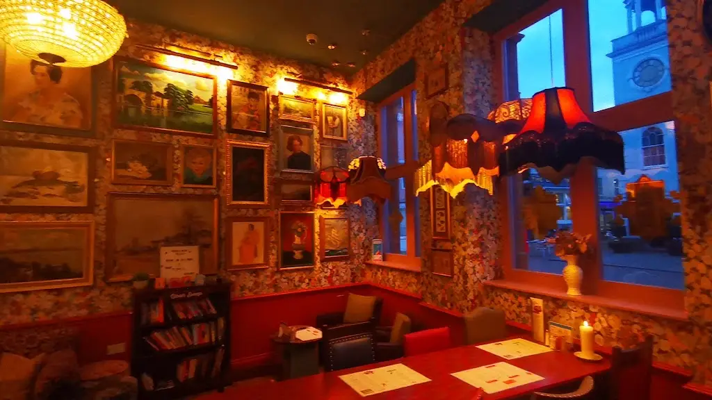 Leo Lounge_Faversham_slider_image_2