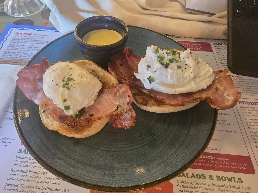 Leo Lounge_Faversham_slider_image_3