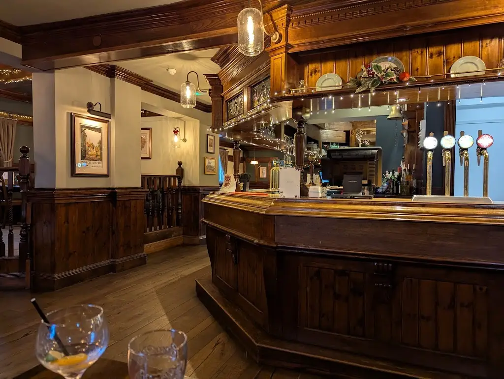 The White Hart_Fernhill Heath_slider_image_3