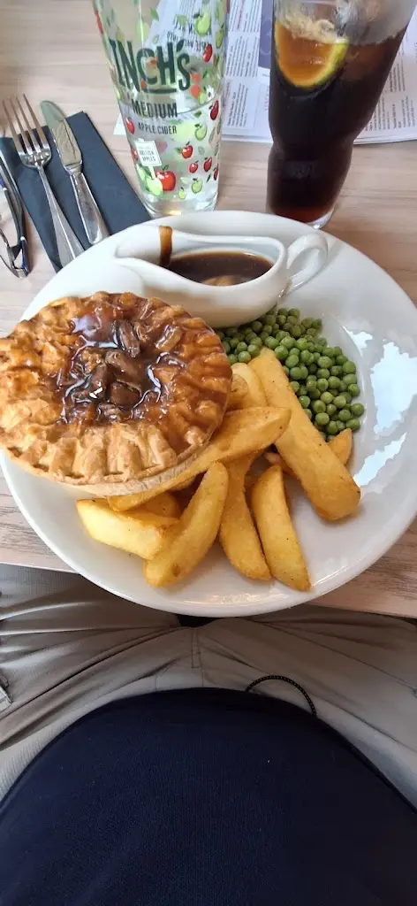 David Powell_The Swan at Martin Hussingtree_Fernhill Heath_review