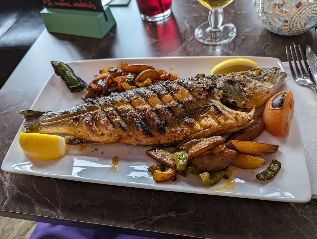 Phil Pugh_Yeliz Turkish Restaurant & Bar_Fernhill Heath_review