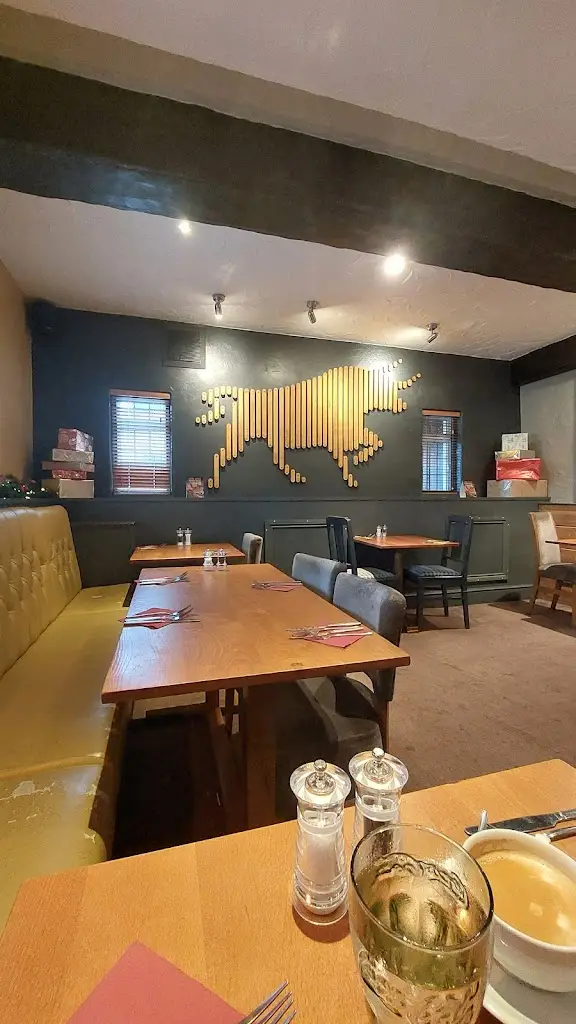 chloe hana_Smugglers Haunt Beefeater_Ferndown_review