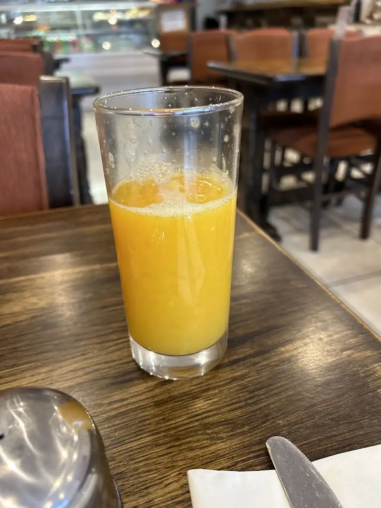 Menu_Abrigo dos Amigos_Feltham_image_8