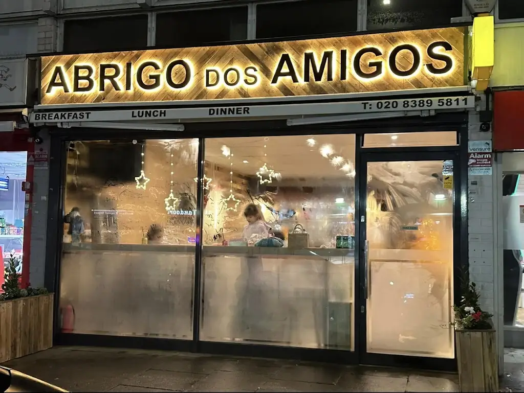 Abrigo dos Amigos_Feltham_slider_image_1