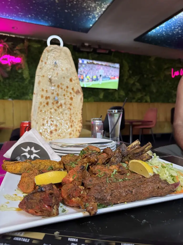 Hukka Me Up Lounge_Feltham_slider_image_3