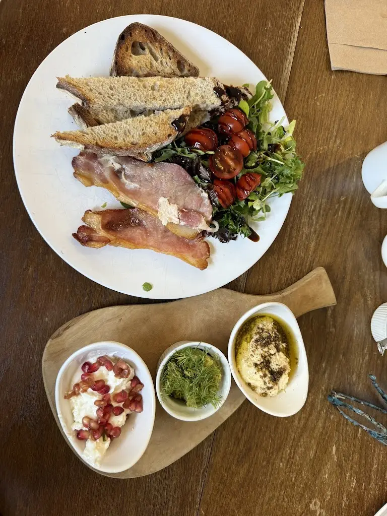 Michael Kitts_Find Cafe_Findern_review