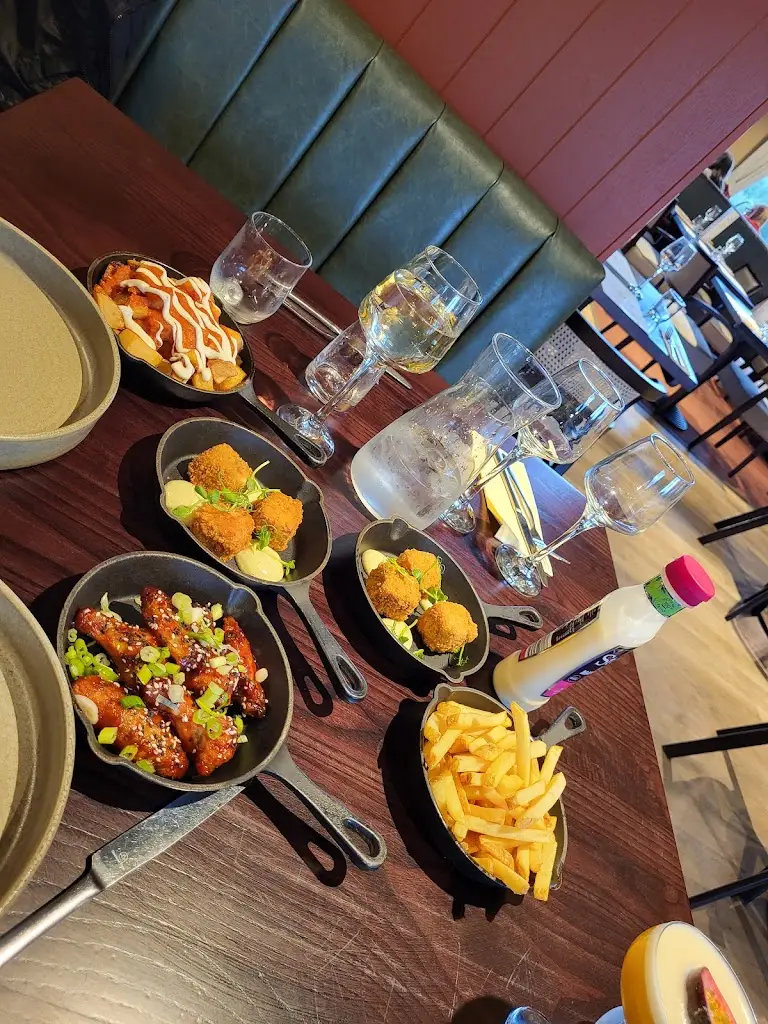 Thea Tester_Compamigos: Eat Drink Share_Findern_review