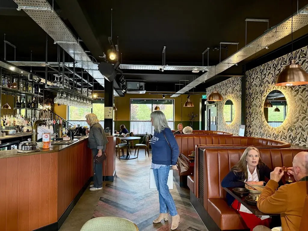 Compamigos: Eat Drink Share_Findern_slider_image_3