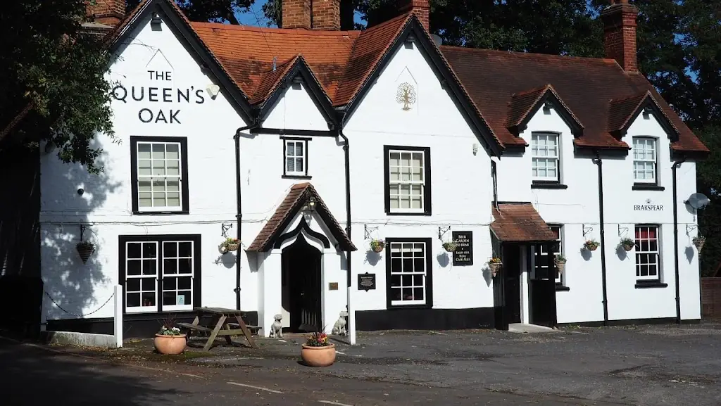 The Queens Oak_Finchampstead_slider_image_3