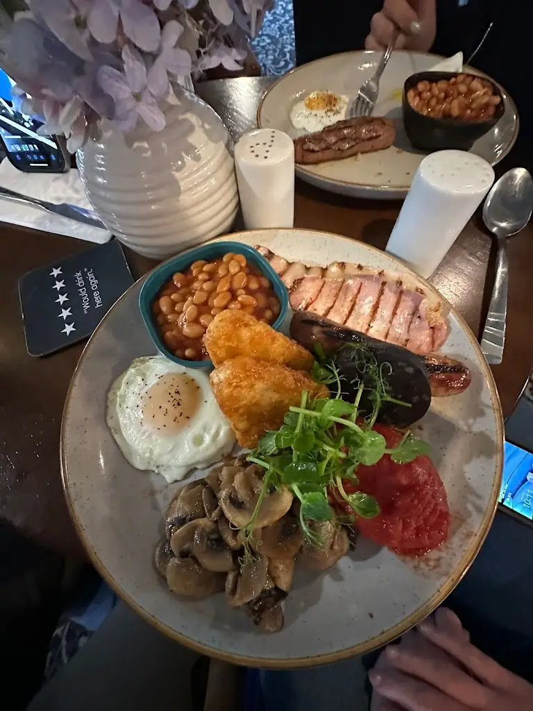 Lynne Lewis_The Snow Goose_Farnborough_review