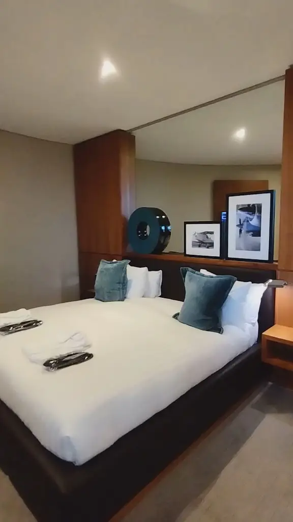 Aviator Hampshire_Farnborough_slider_image_2