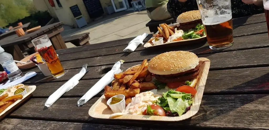 Menu_The Golden Lion_Ferrybridge_image_4