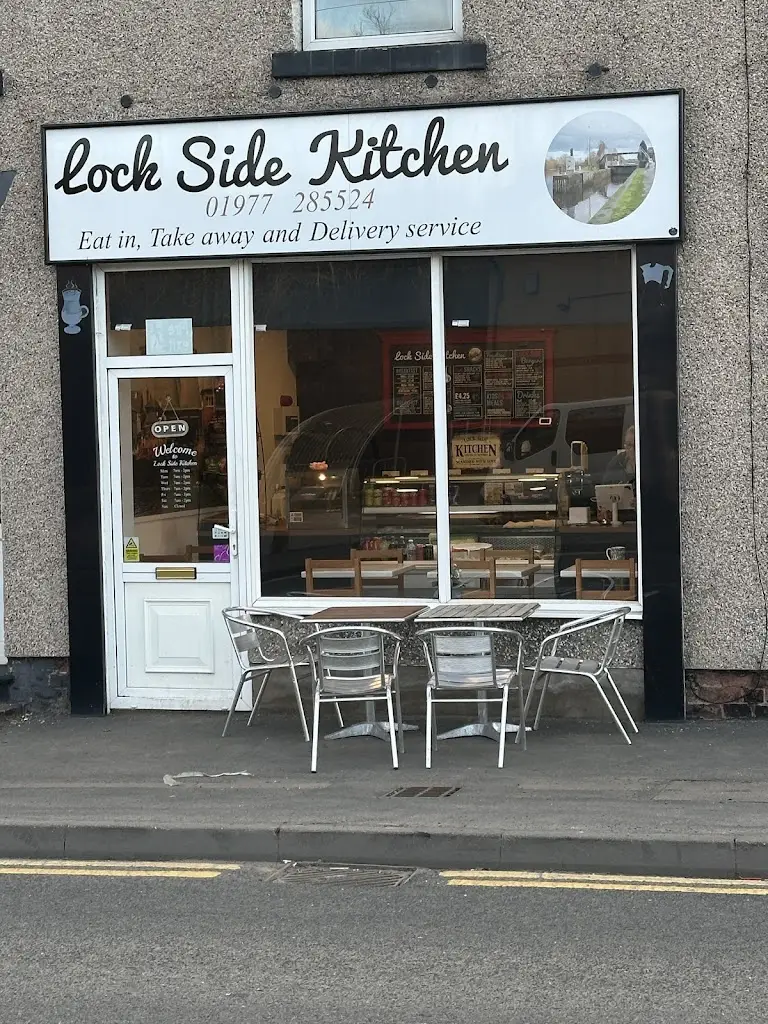 Lock side kitchen_Ferrybridge_slider_image_1