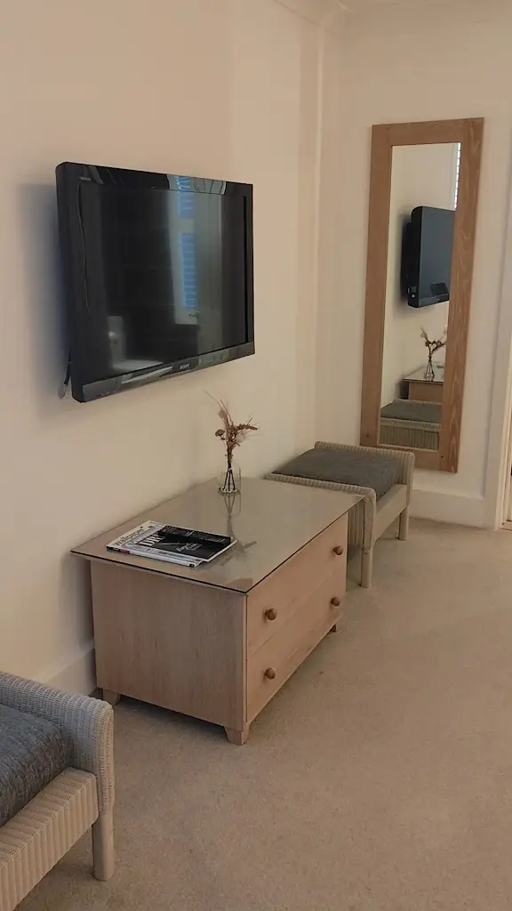 Desyana Squires_The Beach At Bude_Flexbury_review