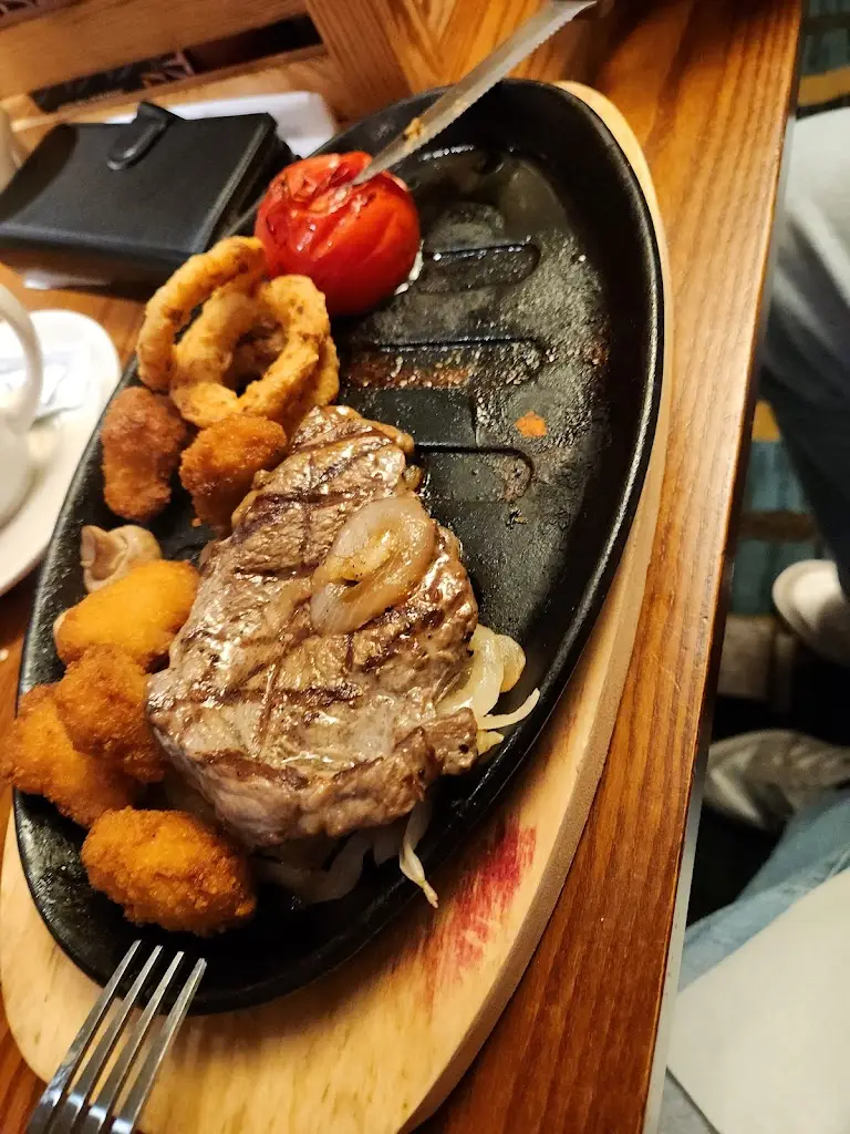 liz vipond_The Southfields_Farnworth_review