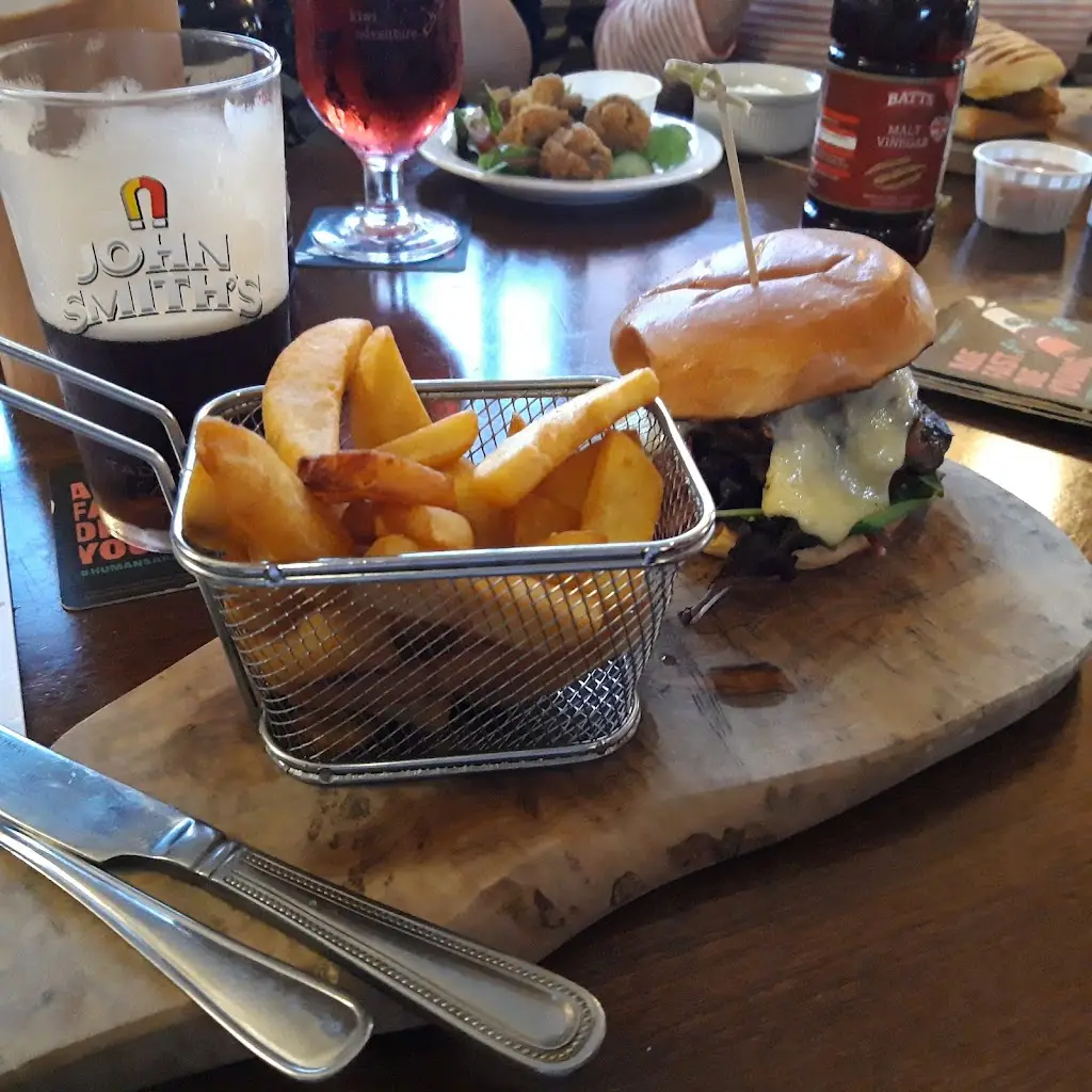 The Black Horse_Farnworth_slider_image_2