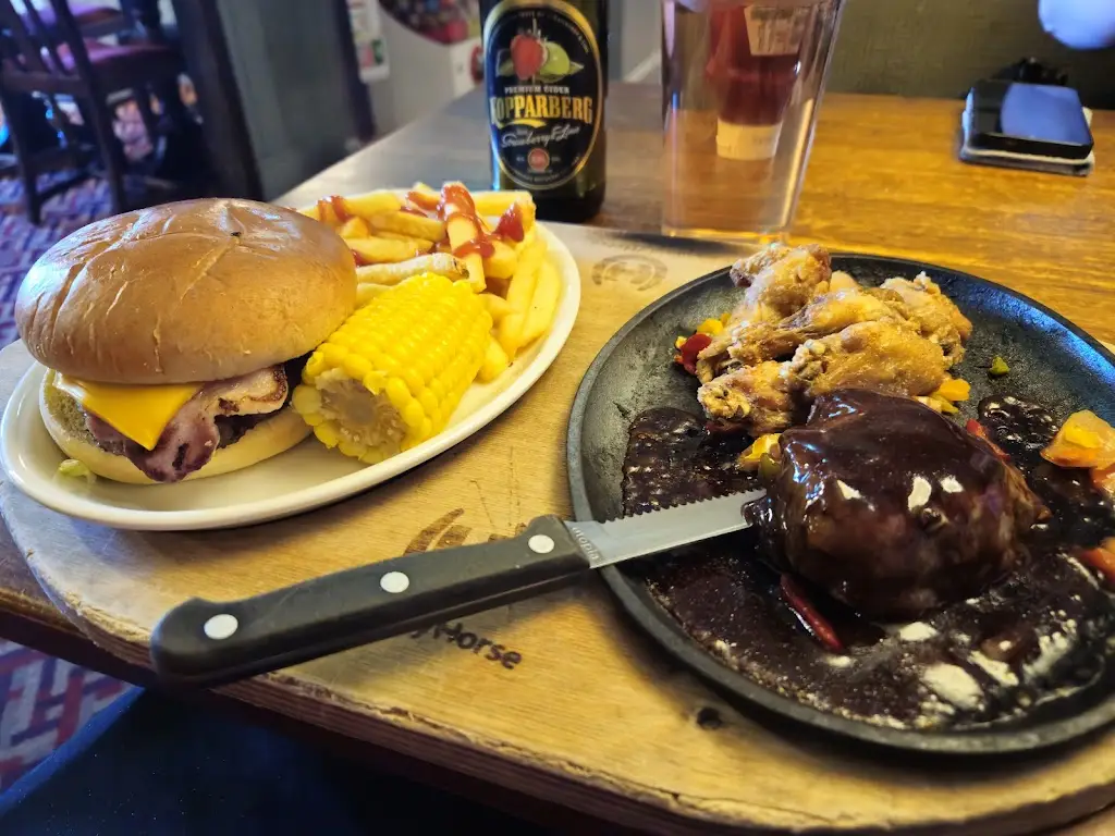 Mark Lawton_Red Lion_Farnworth_review