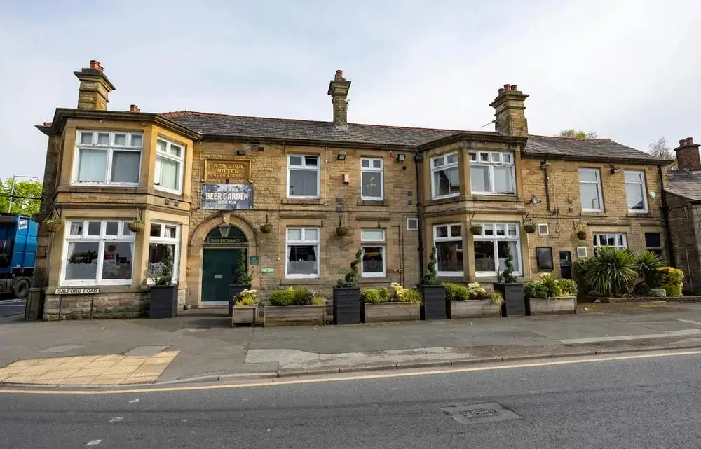 Red Lion_Farnworth_slider_image_3