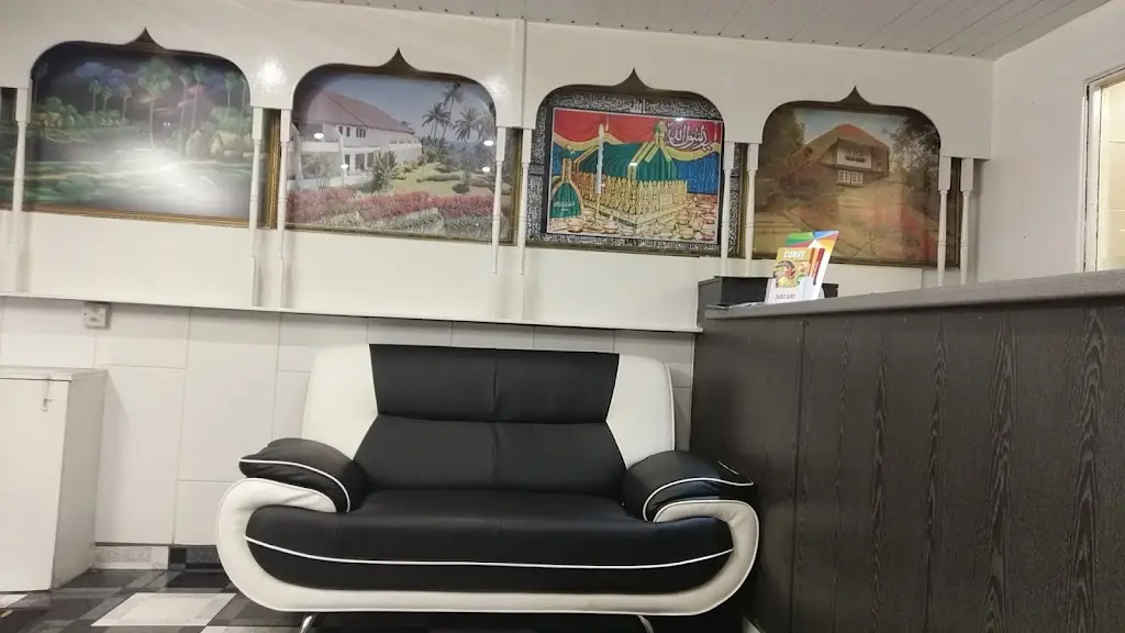 M Byroos_Curry Centre_Farnworth_review