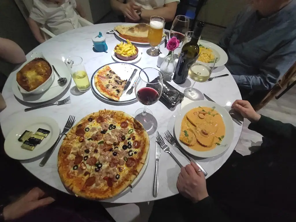 Garda Restaurant_Flockton_slider_image_3