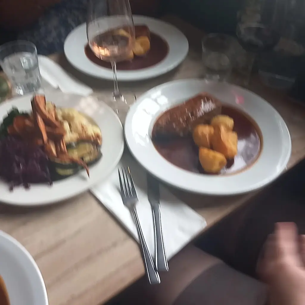 Beki Swinfield_The Gun Inn Findon_Findon_review