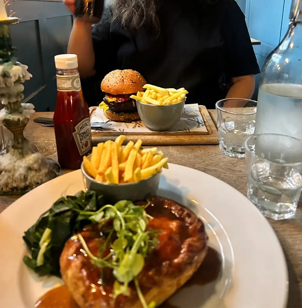 Rebecca Brewer_The Gun Inn Findon_Findon_review