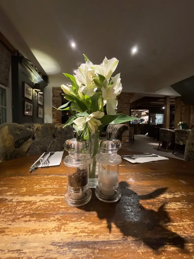 Leon Harris_The Old Stables_Fontwell_review