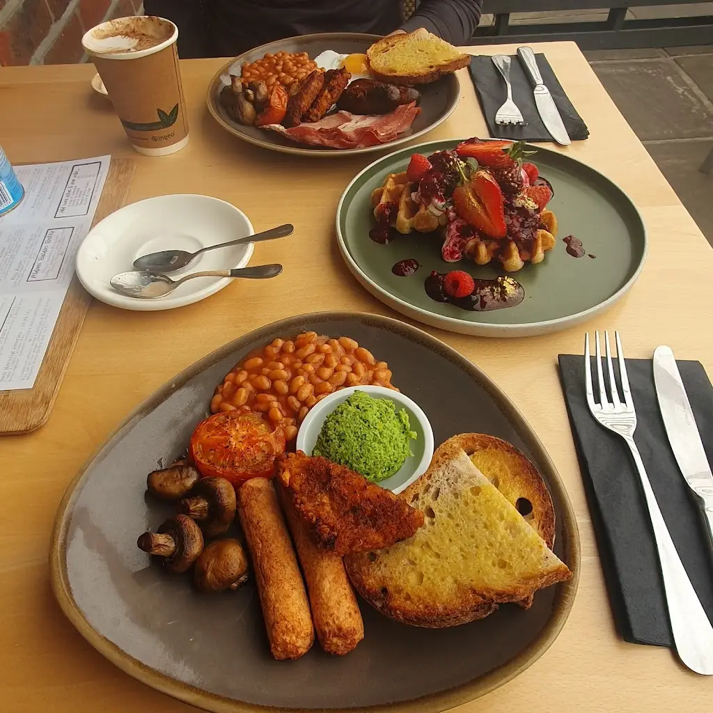 Amira Els_Midpines Cafe_Fontwell_review