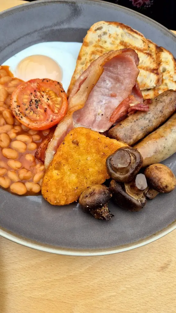 Suh Saf _Midpines Cafe_Fontwell_review