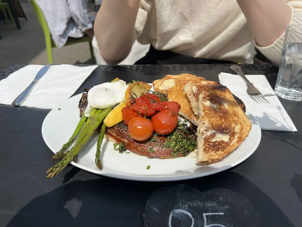 Smilynn Z_Django's Cafe Bar_Folkestone_review