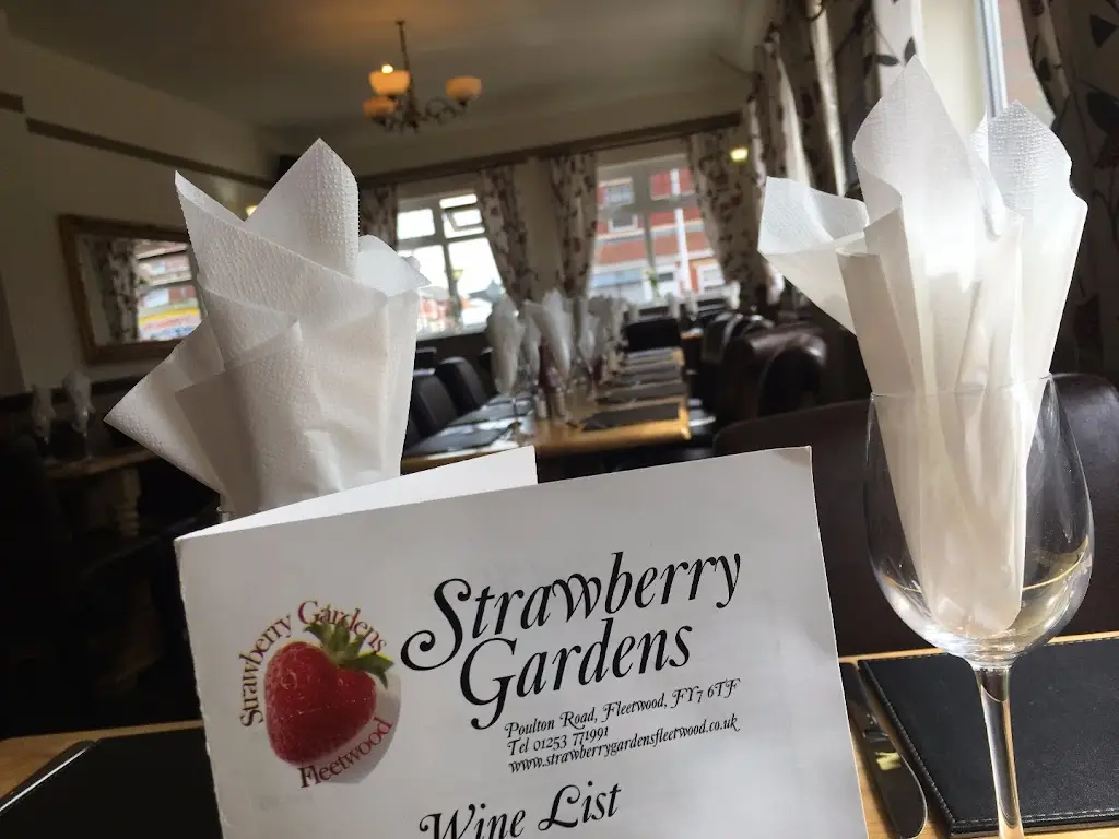 The Strawberry Gardens Pub and Bistro_Fleetwood_slider_image_2