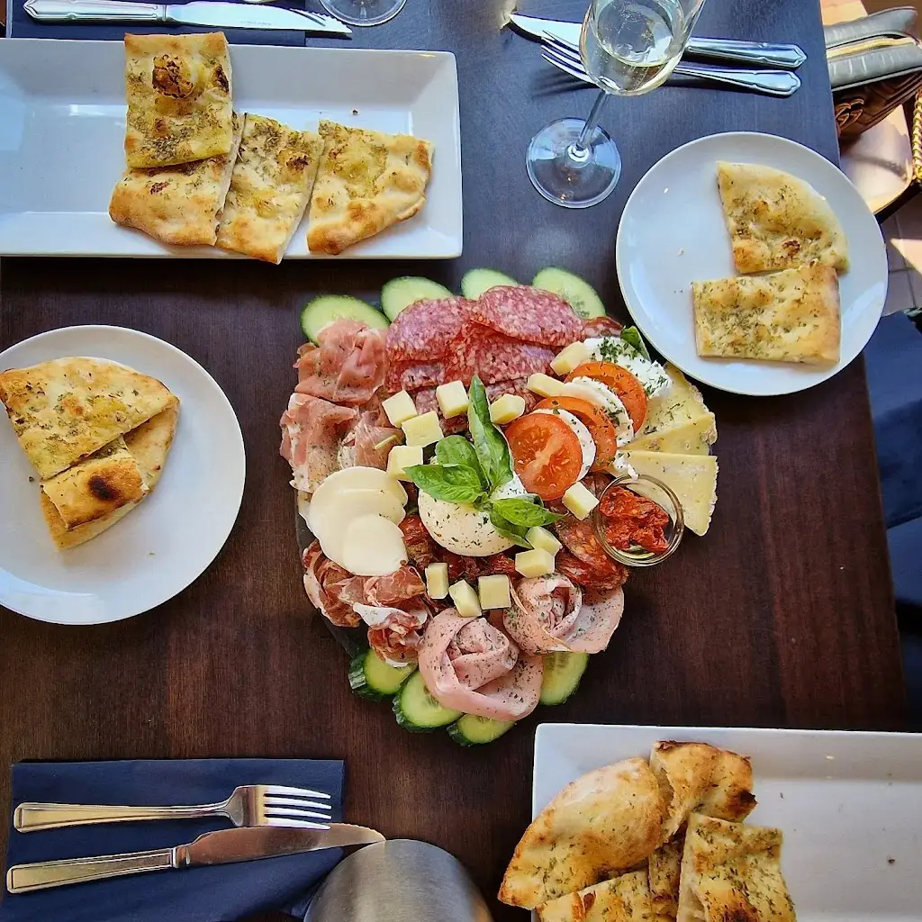 La Salute Italian Restaurant Aylesbury_Aylesbury_slider_image_3