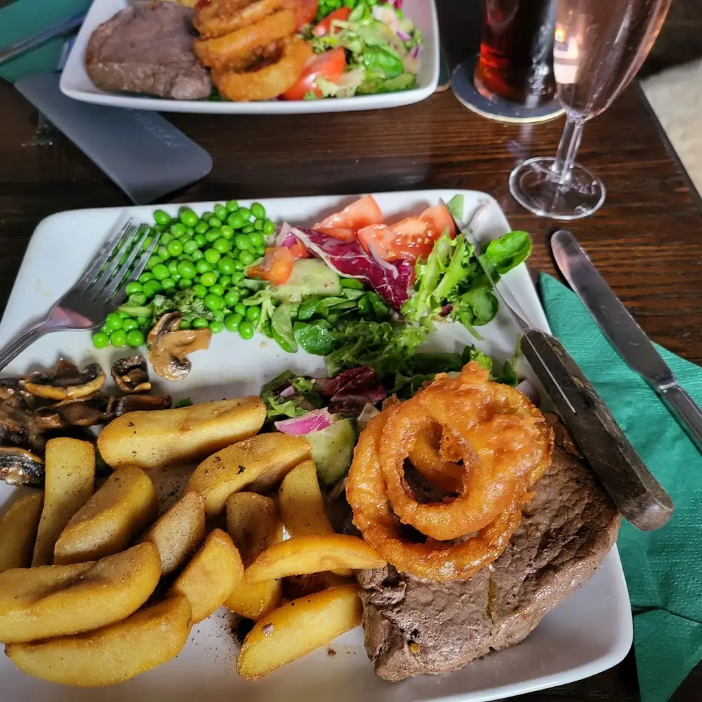 Susan Nicol_Sportsmans Arms_Four Lanes_review
