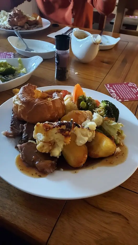 Menu_Victoria Inn_Four Lanes_image_4