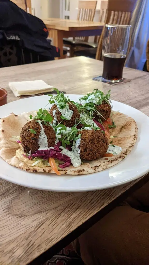 Laura Gribble_Victoria Inn_Four Lanes_review