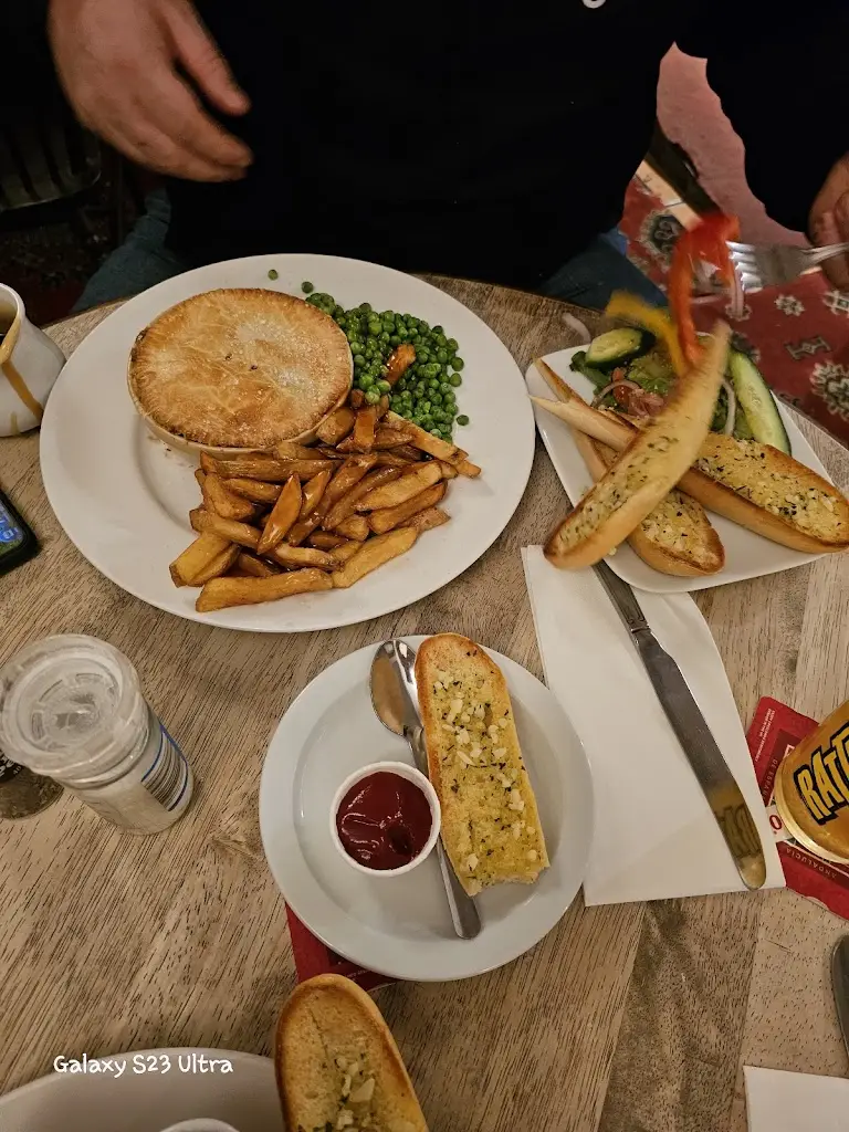 Nikki Bodkin_Victoria Inn_Four Lanes_review