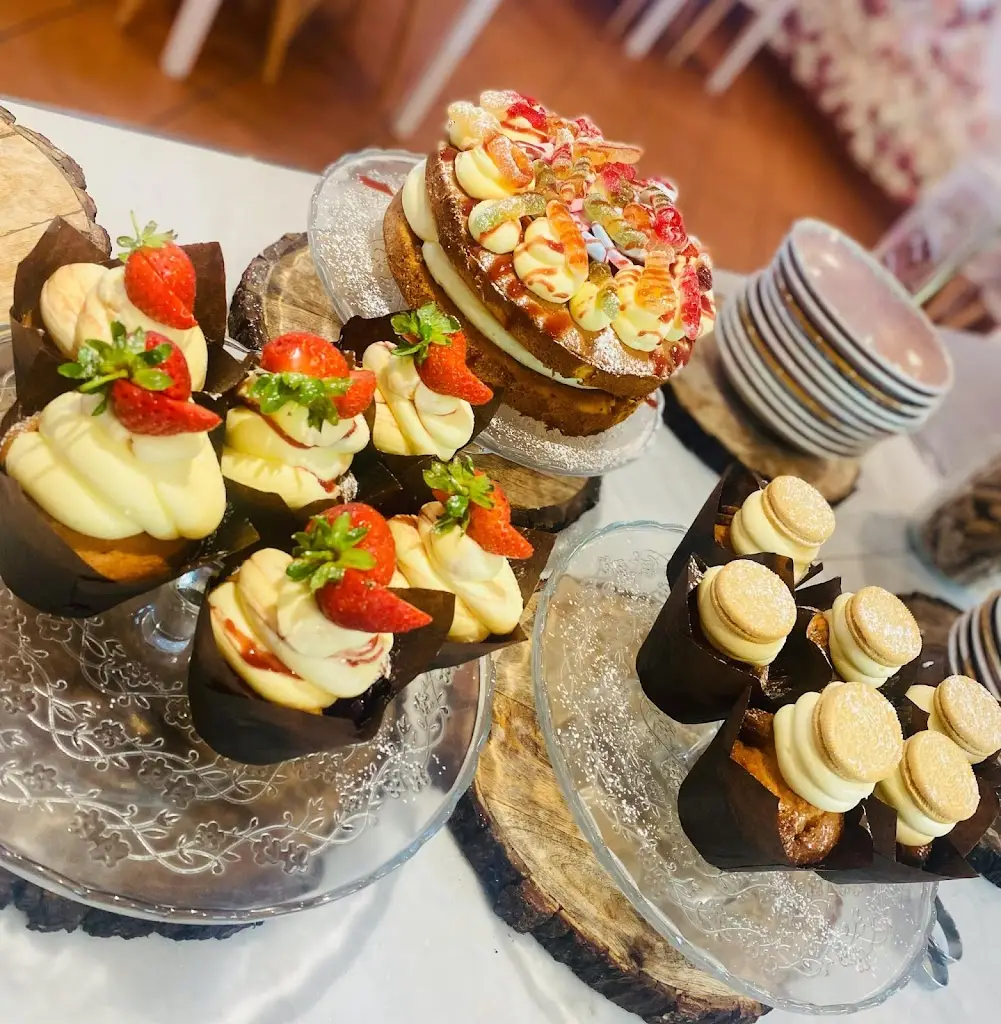 Amy's Kitchen & Bar_Four Lanes_slider_image_2