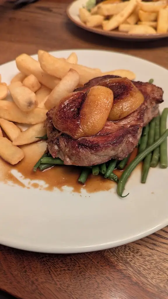 Helen Hooper_The Fighting Cocks Pub_Fordingbridge_review