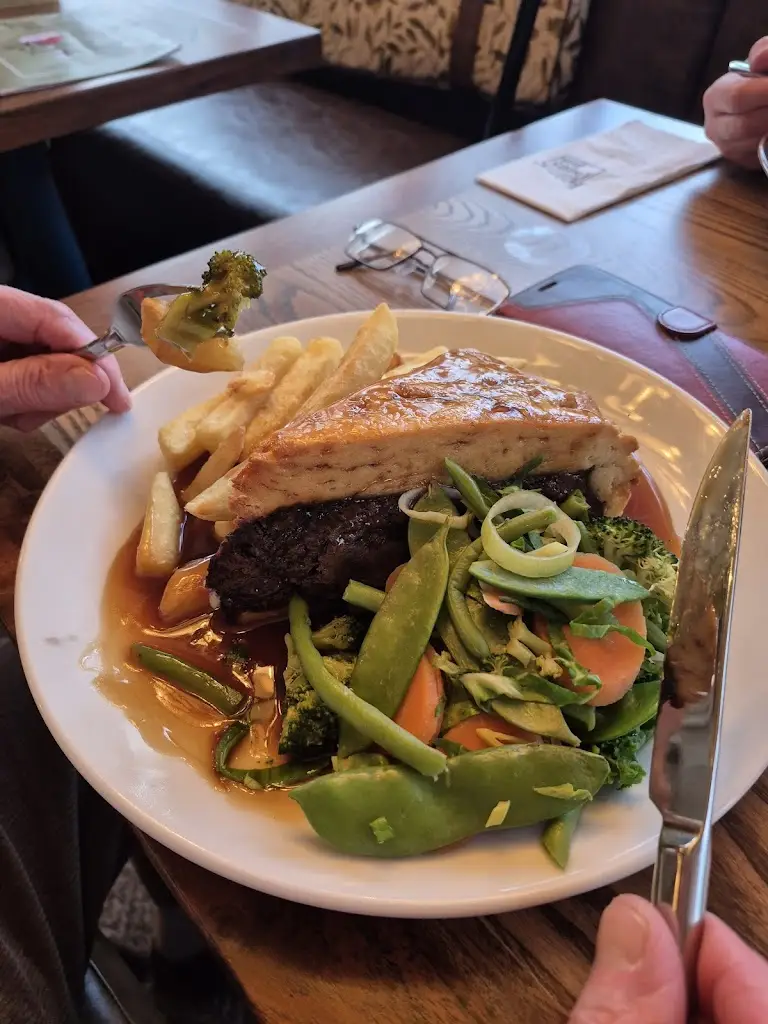 Dionne Andrews_The Fighting Cocks Pub_Fordingbridge_review