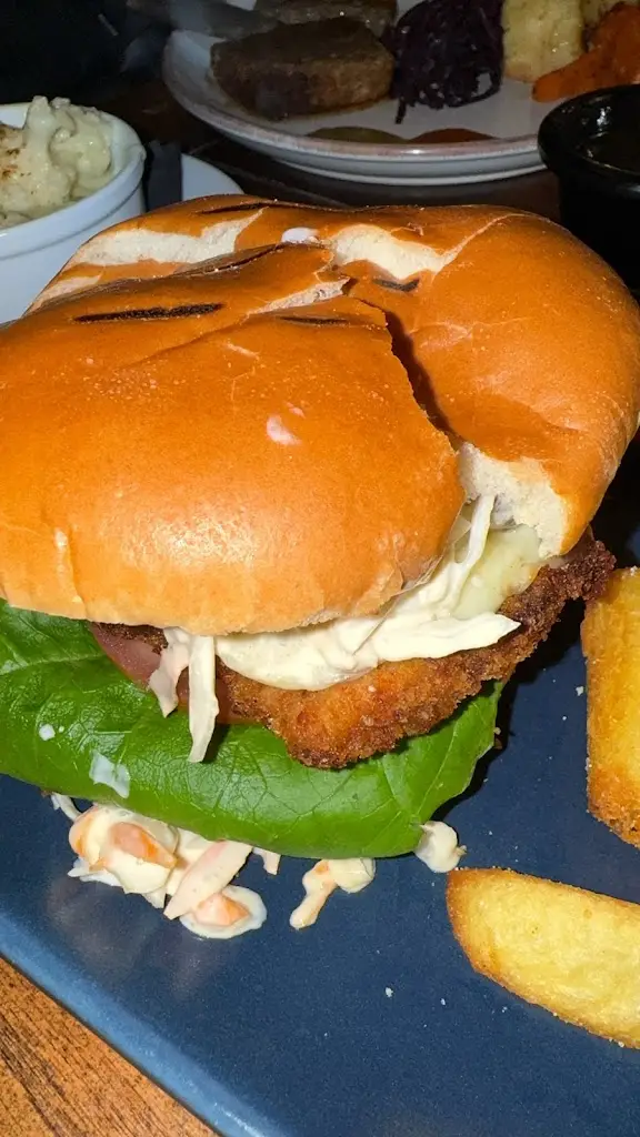 Marilyn B_Bat & Ball_Fordingbridge_review