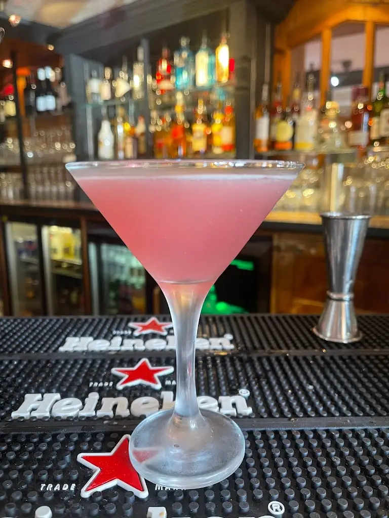 Bat & Ball_Fordingbridge_slider_image_3