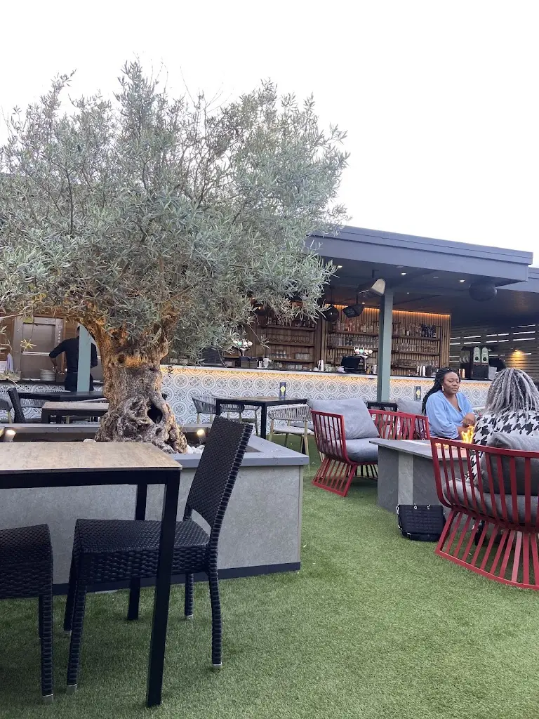 Henry_The Manor Aylesbury_Aylesbury_review