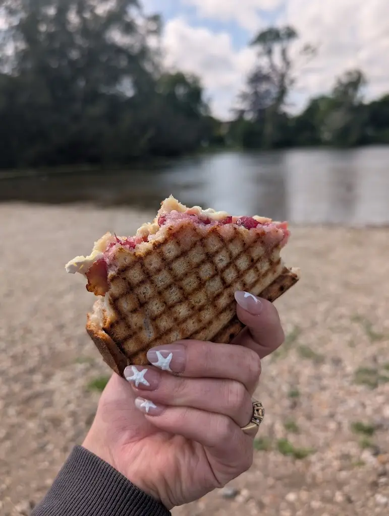 Bella Stompedissel_J&D's Sandwich Shop_Fordingbridge_review