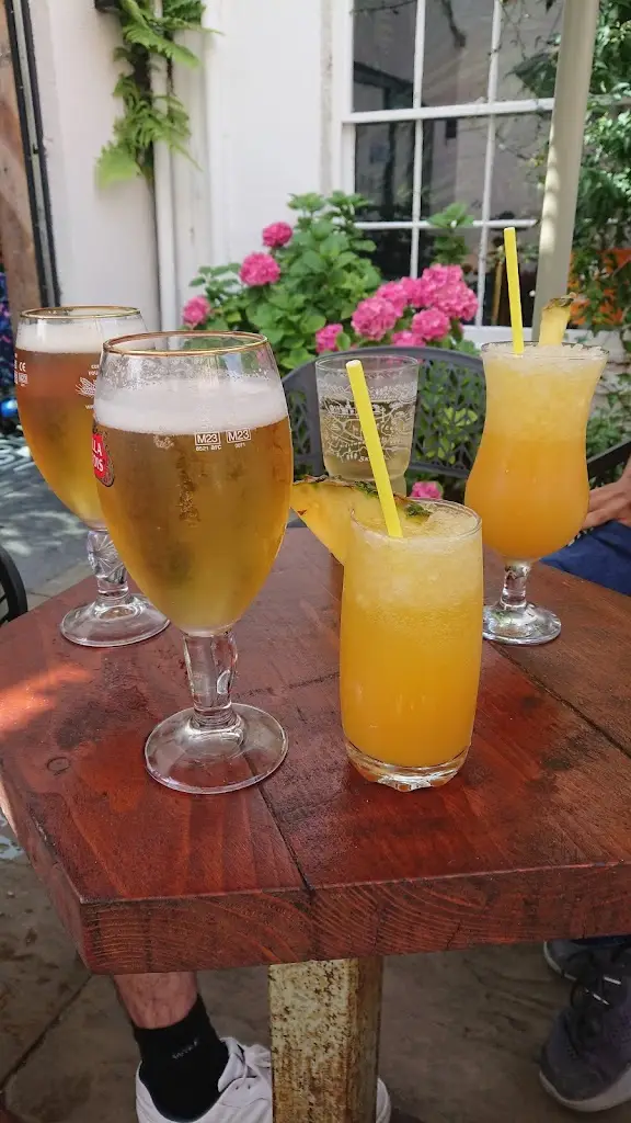 Elaine Thompson_The Glasshouse at Charlottes_Filey_review