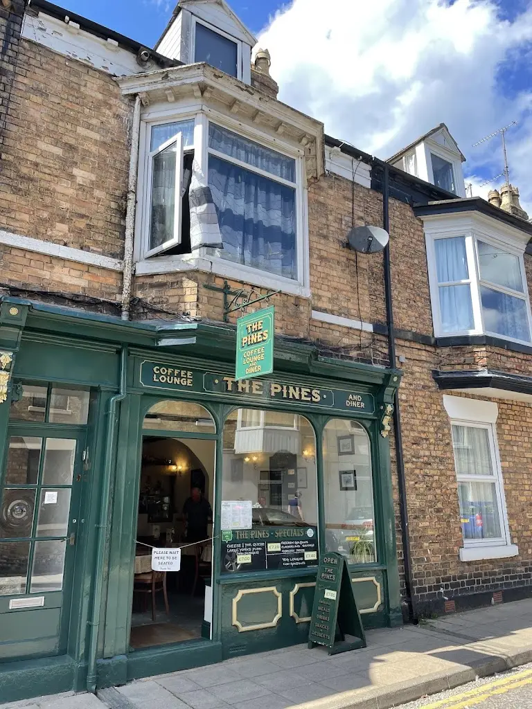 Andrew Carnaghan_The Pines Coffee Lounge & Diner_Filey_reseña